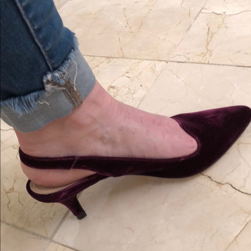 Ava&Aiden, ruby velvet kitten heel. NWOT.
